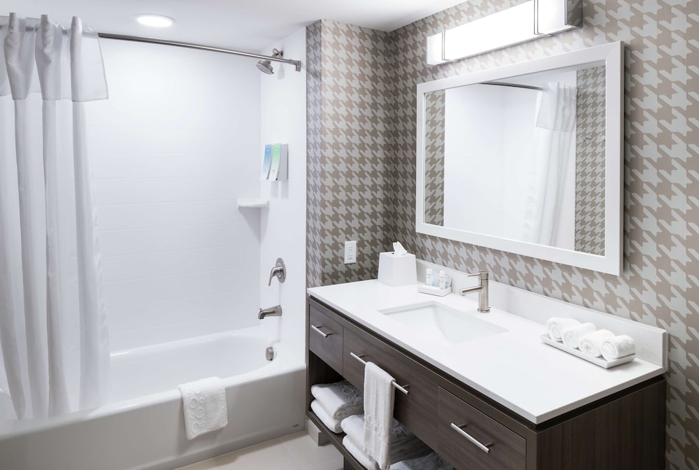 Studio, 1 King Bed, Accessible, Bathtub (Mobility & Hearing) - Photo 5