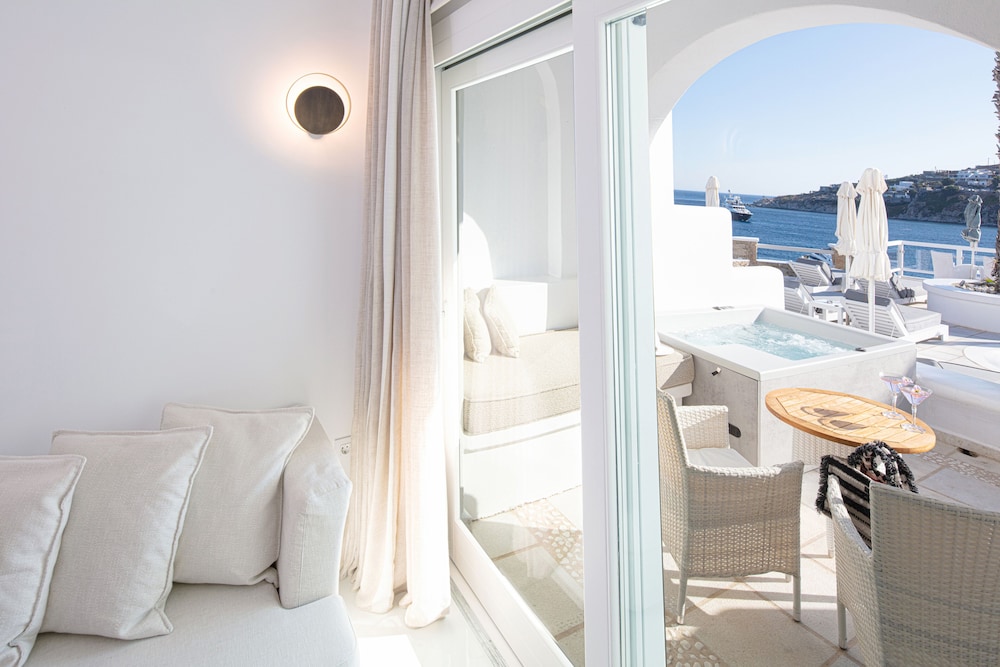 Island Lover Suite For Two with Outdoor Hot Tub, Sea View - Photo 8
