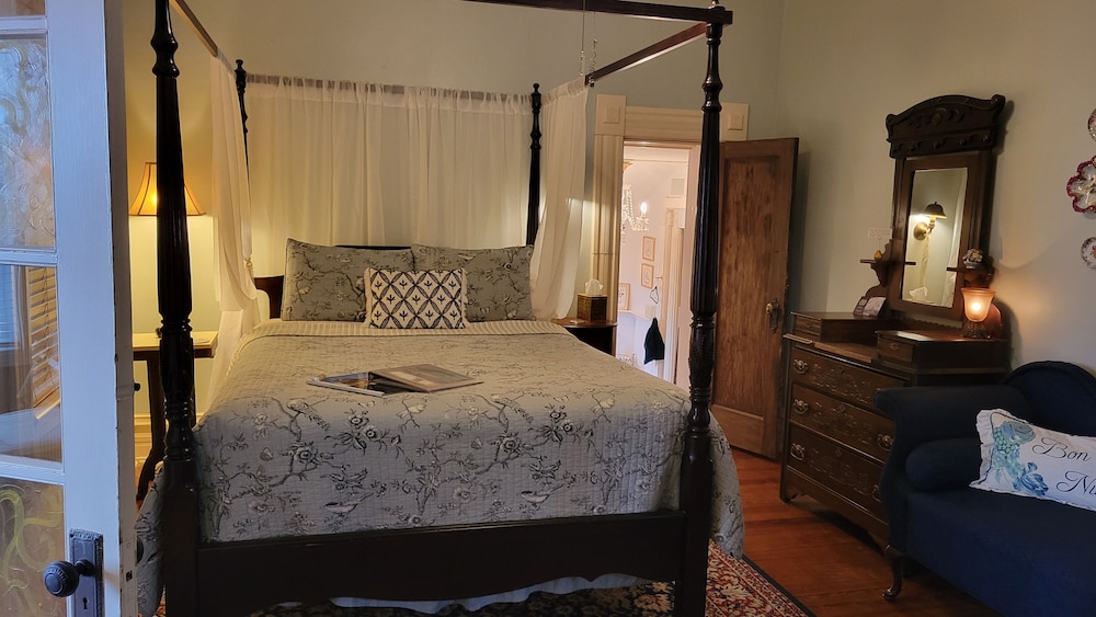 Suite, Private Bathroom (Guest Suite) photo 1
