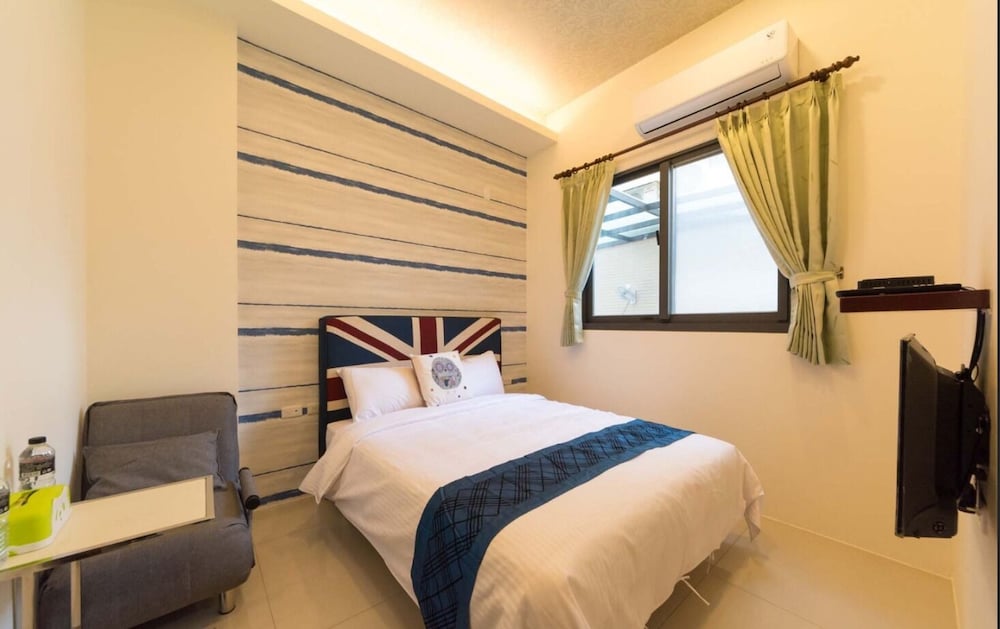 Double Room, Shared Bathroom (A101) photo 2