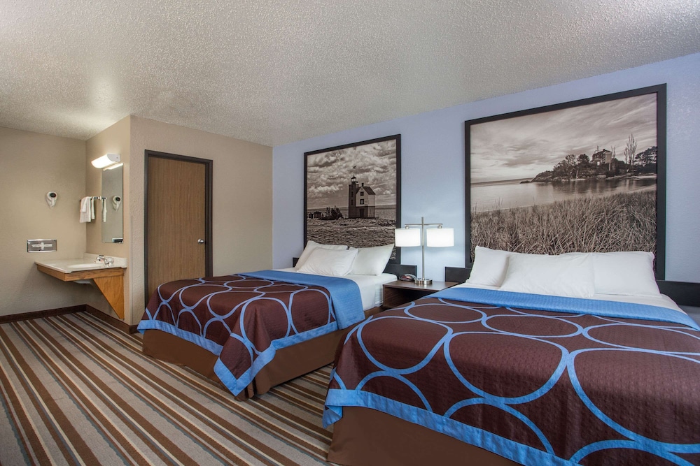 Room, 2 Double Beds, Non Smoking, Lake View - Photo 1