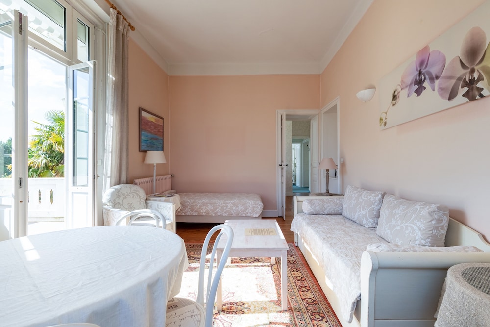 Apartment with Terrace, Park View photo 3