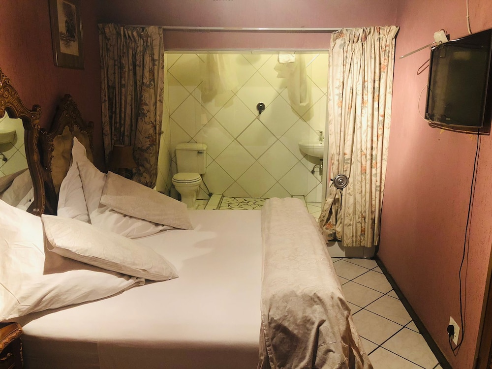 Basic Double Room, 1 Bedroom photo 2