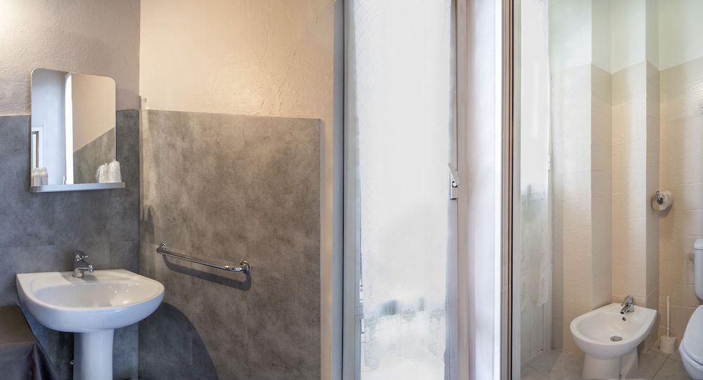 Double Room - Photo 22