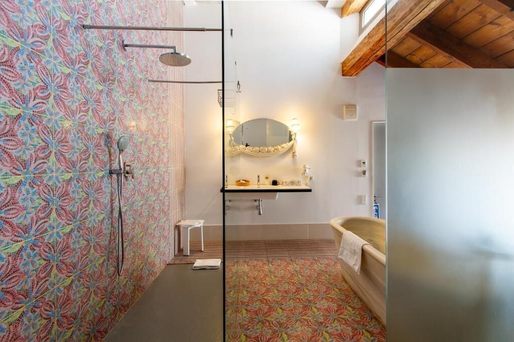 Junior Studio Suite, 1 King Bed photo 3