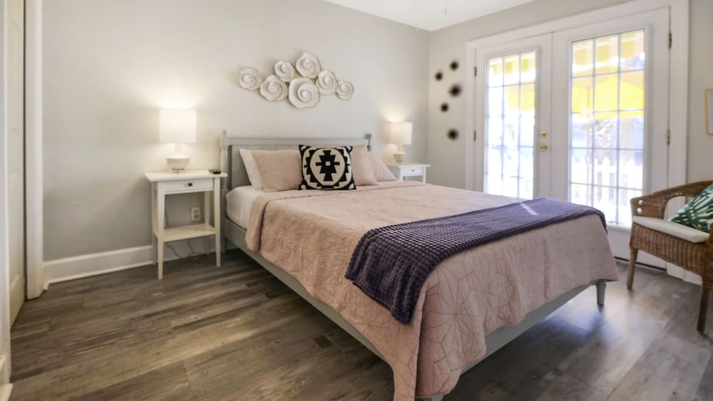 #1 Garden Suite, 2B/1B