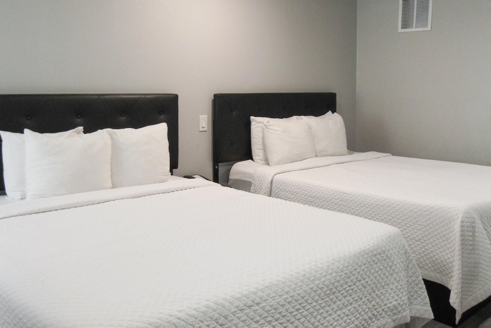Suite, Multiple Beds, Non Smoking - Photo 1