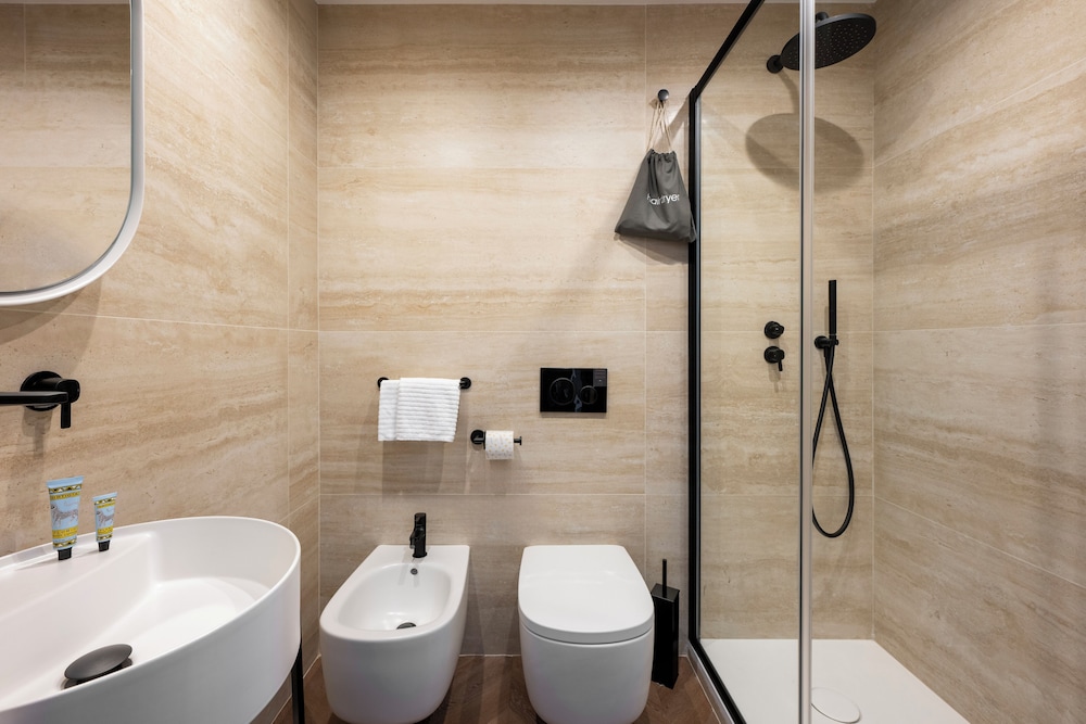 Superior Triple Room, City View photo 3