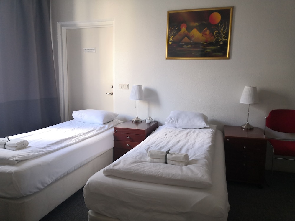 Double or Twin Room, Private Bathroom photo 1