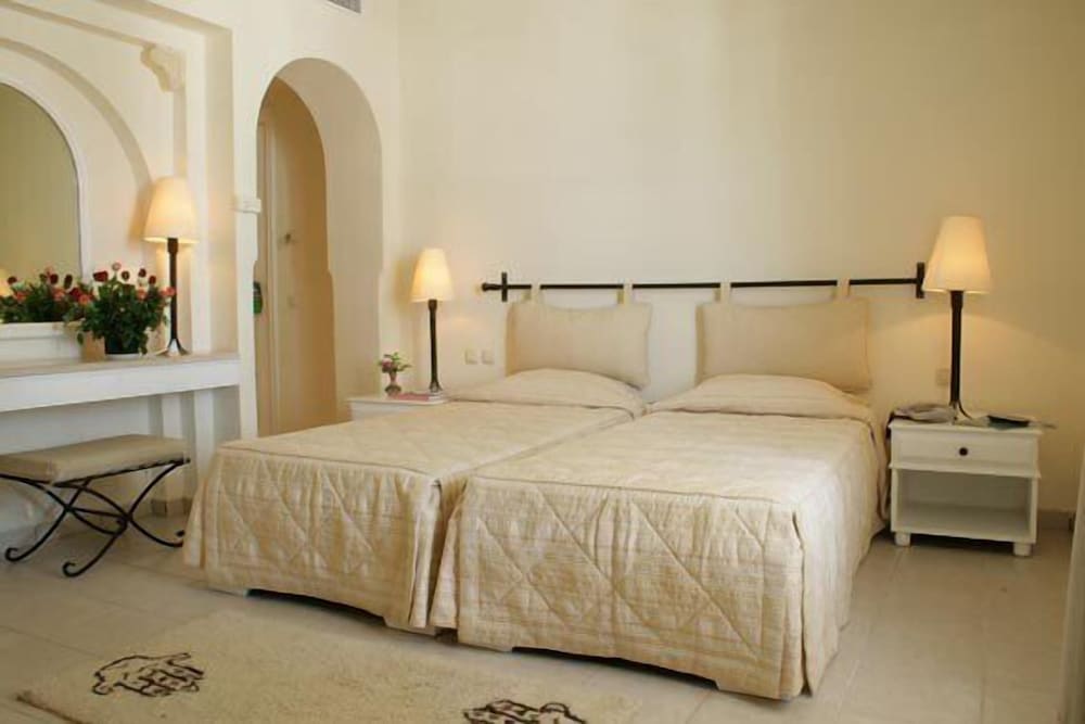 Chambre Double, vue piscine et jardin