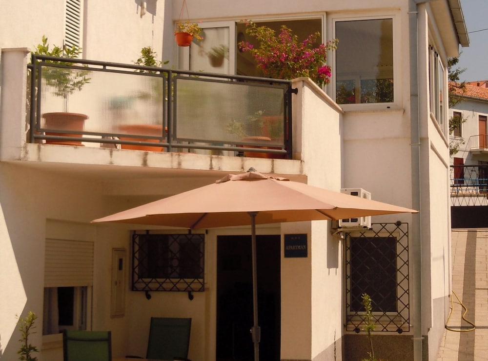 Apartment (One Bedroom Apartment with Terrace an)