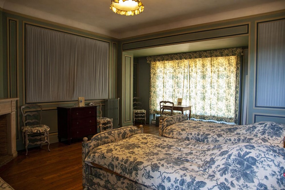 Twin Room, 2 Twin Beds, Private Bathroom photo 1