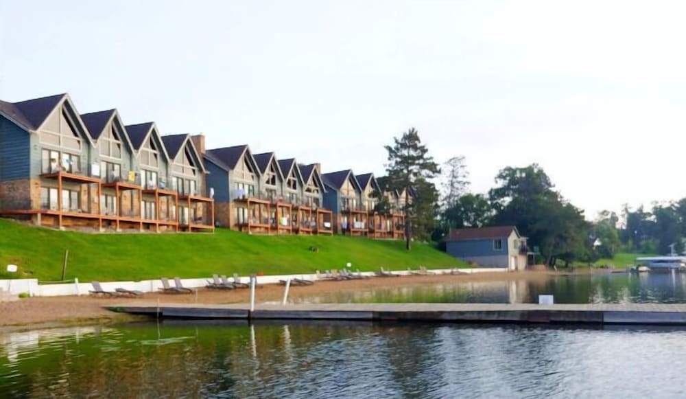 Steamboat Bay Lower Sunrise Villa 2 Queens w/ Balcony on the waters edge photo 2