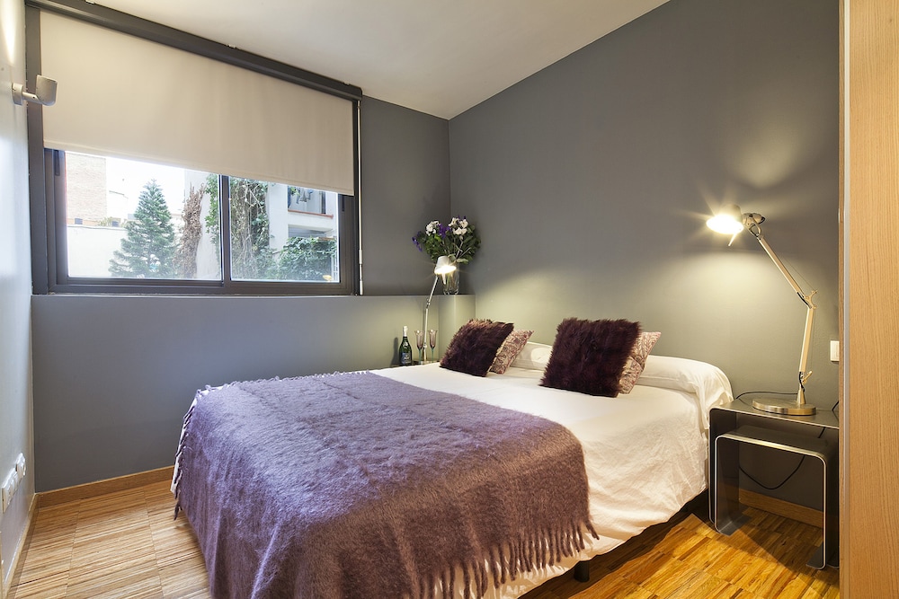 Classic Apartment, 4 Bedrooms, Non Smoking, Ground Floor photo 3