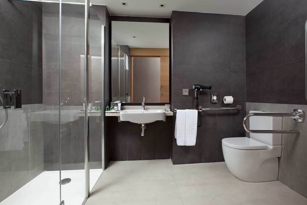 Premium Room (Extra Bed 3 Adults) - Photo 7