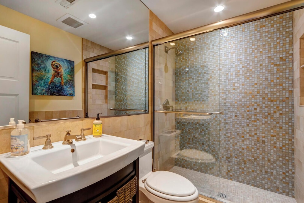 Luxury Duplex, 1 Bedroom, Hot Tub, Mountain View photo 3