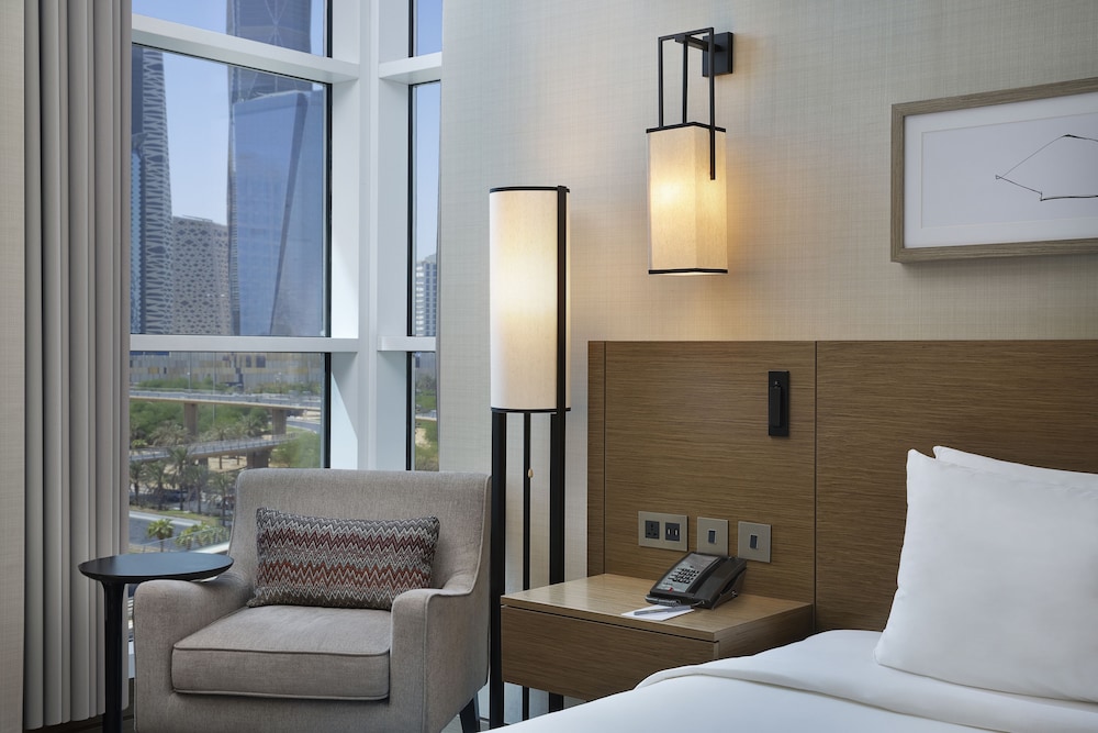 Deluxe Room, 1 King Bed, City View - Photo 2