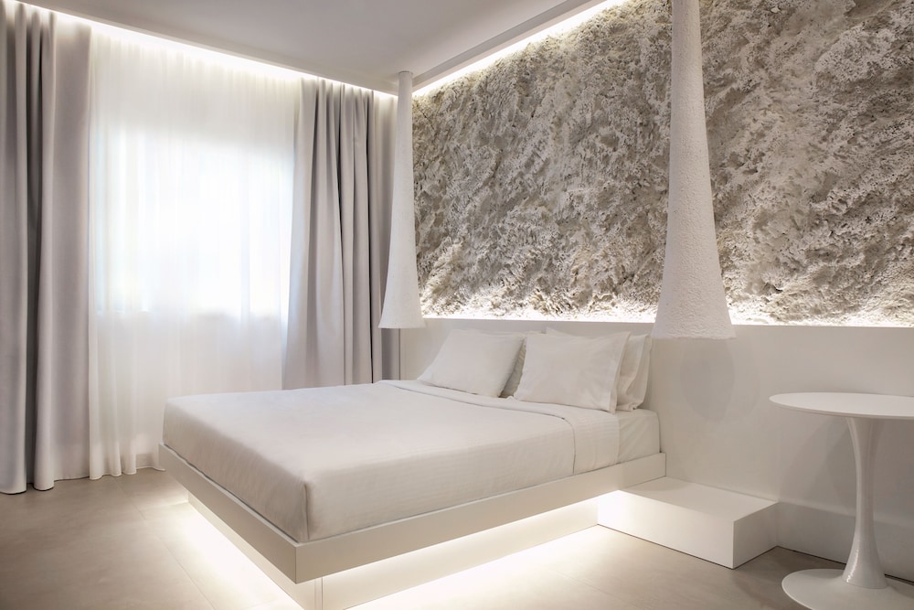 Deluxe Room - Photo 1