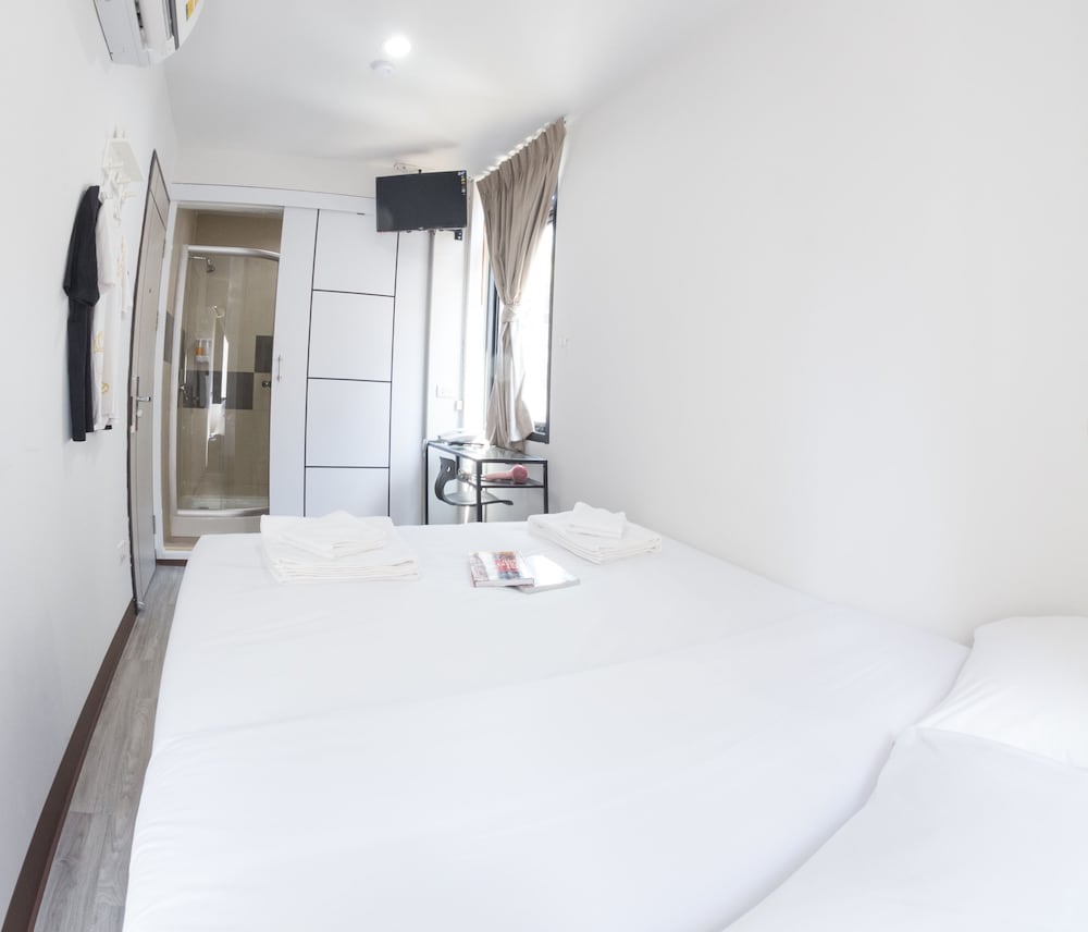 Economy Double Room, 1 Queen Bed, Ensuite photo 1