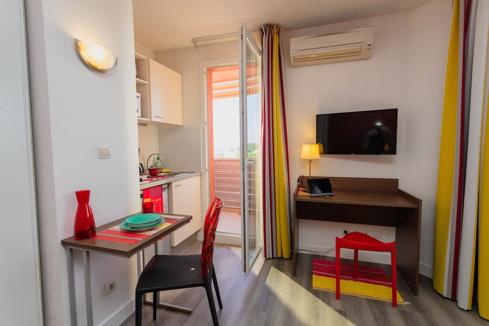 Comfort Studio, 2 Twin Beds, Kitchenette photo 3