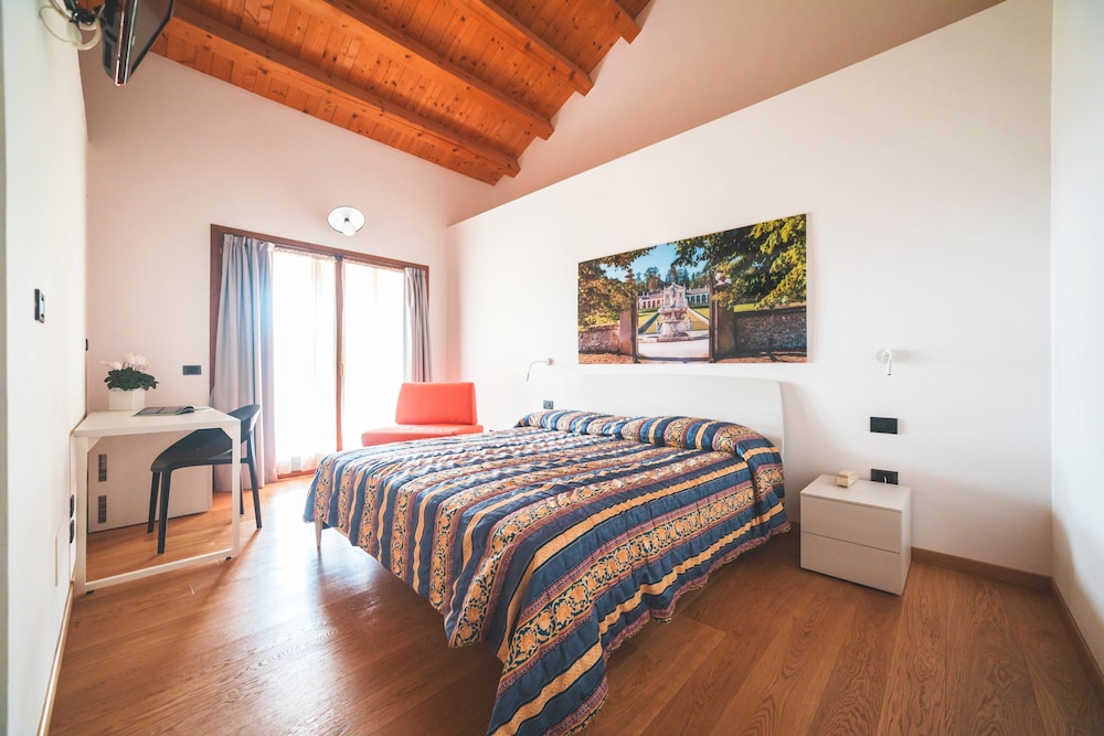 Classic Double Room, Private Bathroom