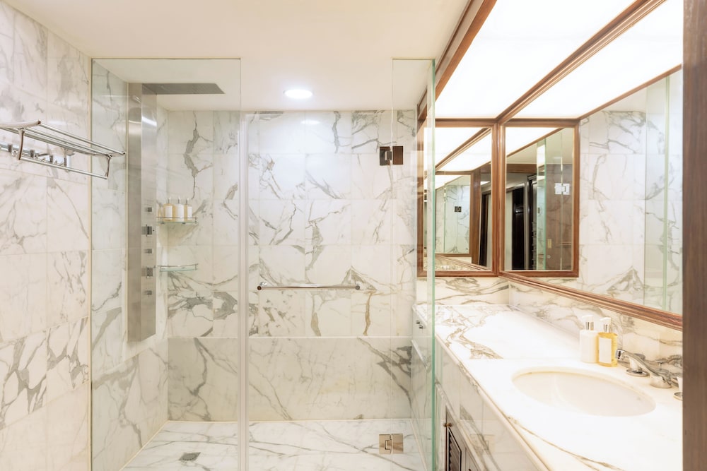 Suite, 3 Bedrooms thumbnail 6