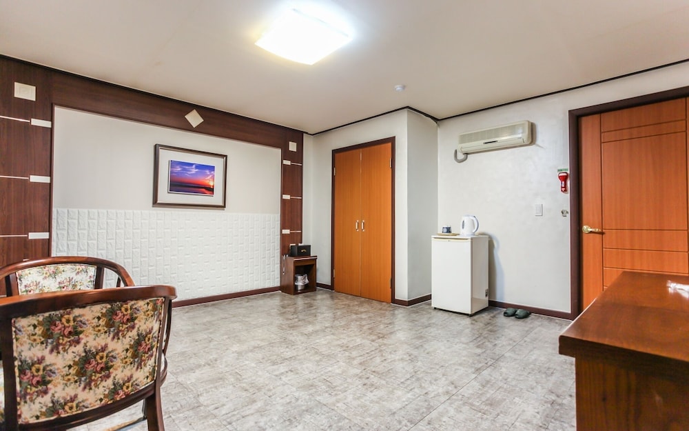 Room (Standard Ondol (Ocean View)) - Photo 2