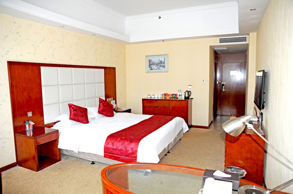Superior Room, 1 King Bed photo 2