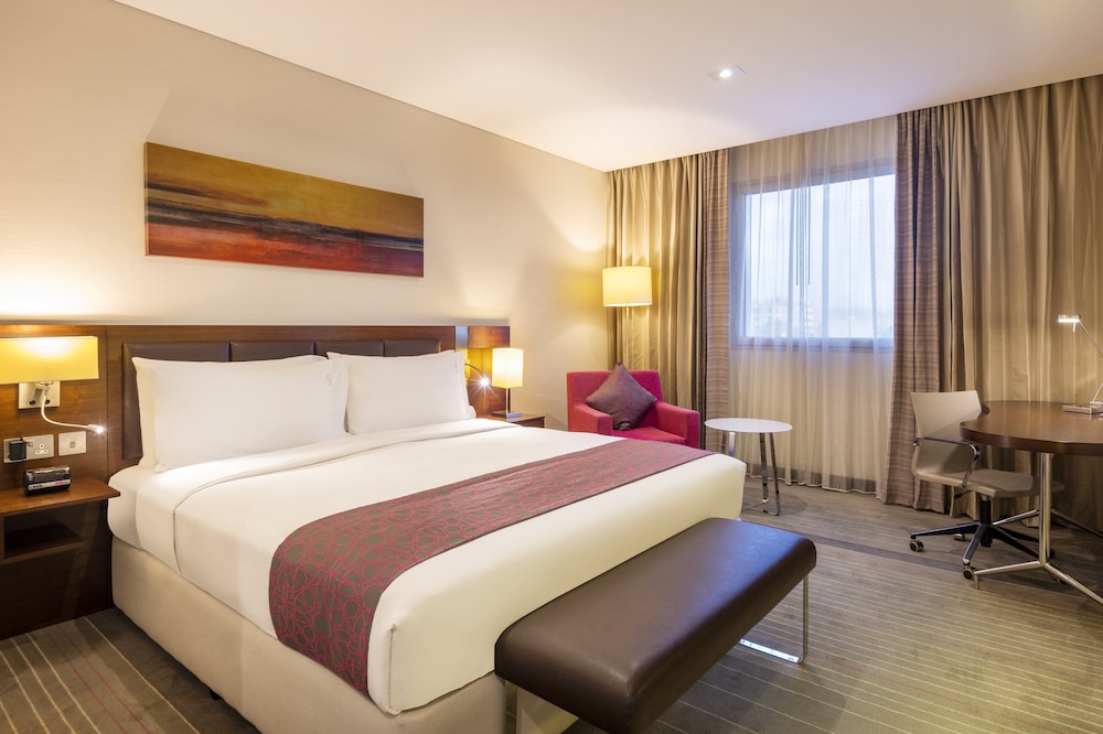 Standard Room, 1 King Bed (High Floor) photo 2
