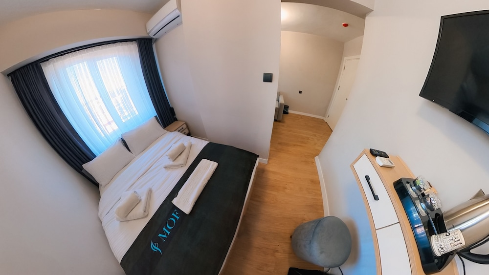Deluxe Room - Photo 7