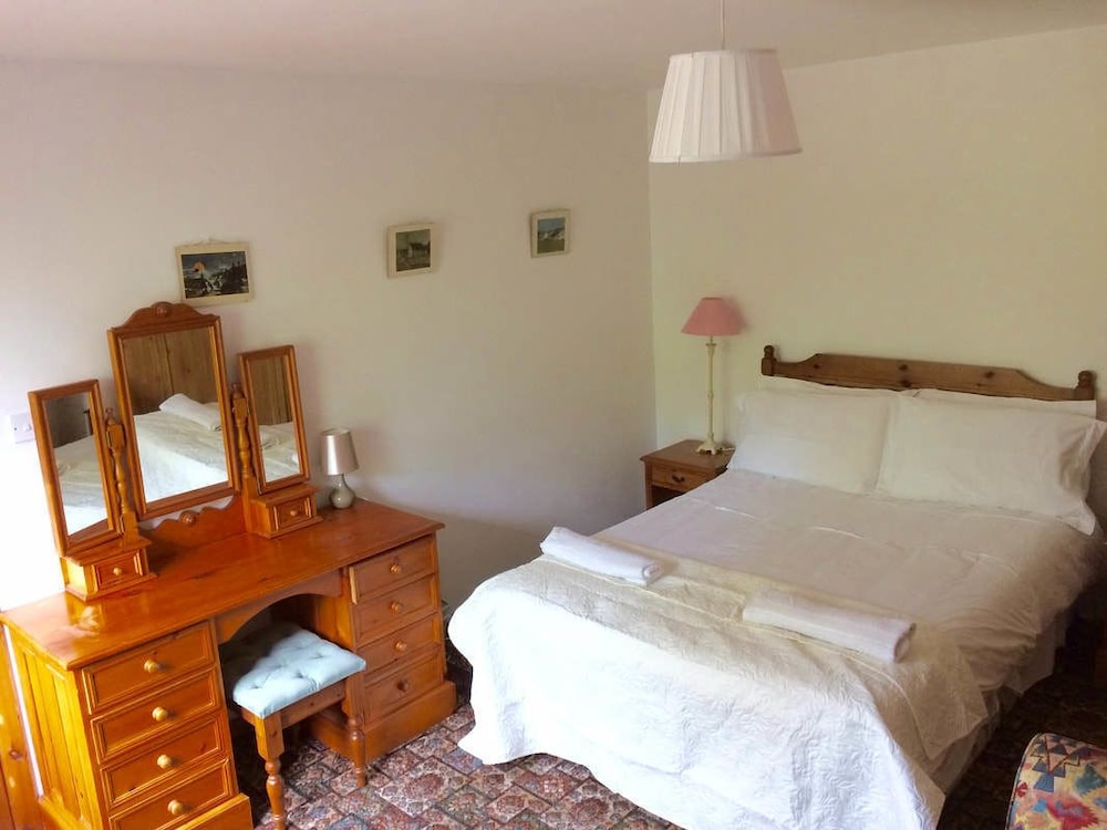 Cottage, 3 Bedrooms, Accessible, Courtyard View photo 3