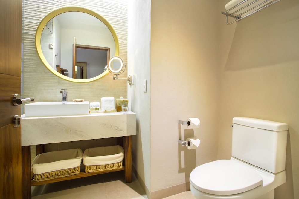 Lush Room, 1 King Bed, Adults Only (Garden View) - Photo 4