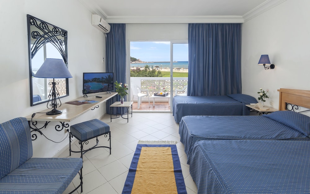 Standard Triple Room, Balcony, Sea View
