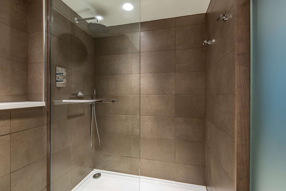 Executive Room - Photo 11