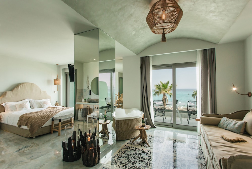 Deluxe Suite, Jetted Tub, Sea View