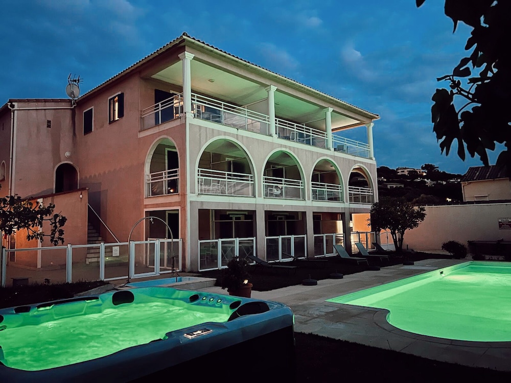 Apartment, Pool Access, Pool View (Rez de jardin) photo 3