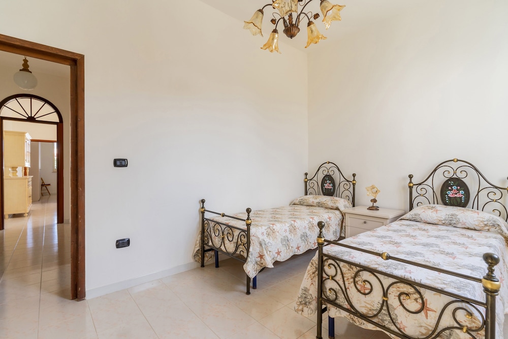 Villa photo 2