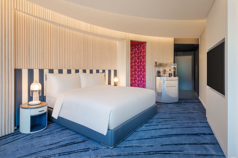 Deluxe Room, 1 King Bed, Harbor View