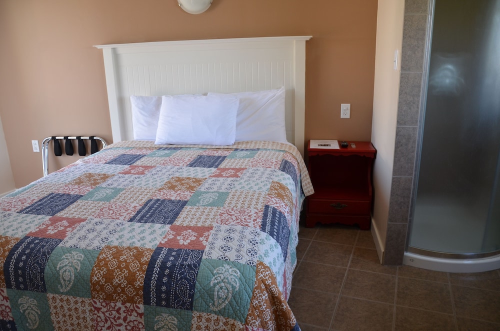 Basic Room, 1 Queen Bed, Ocean View