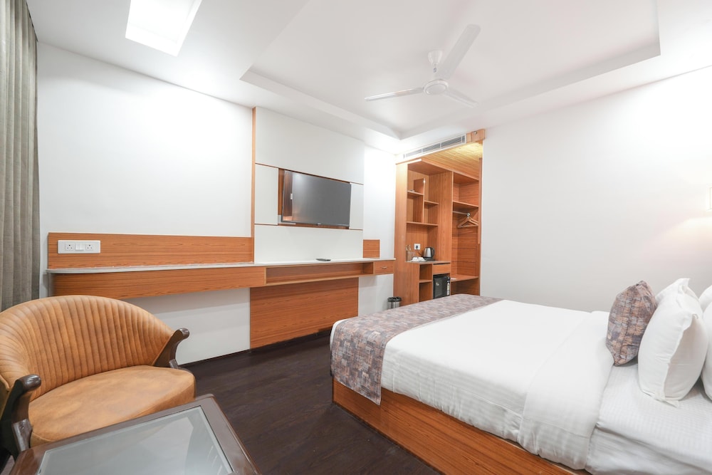 SKYVIEW PREMIUM ROOM WITH BALCONY
