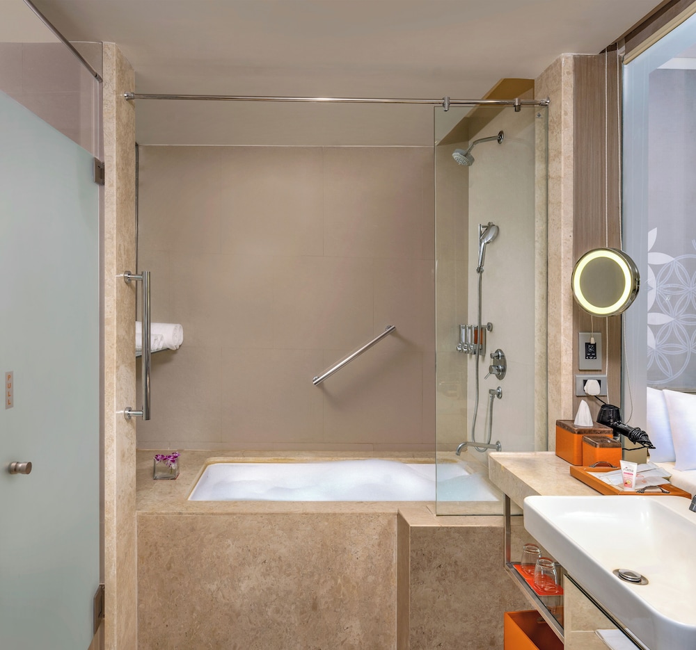 Deluxe Room, 1 King Bed, City View (Deluxe Room Double) - Photo 6