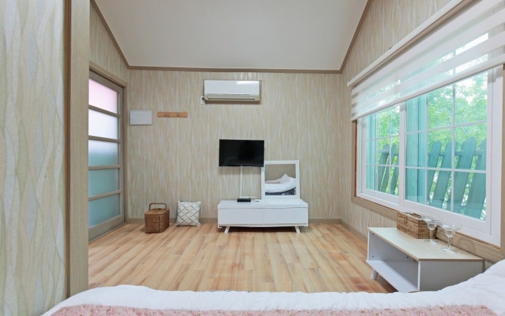 Room (Small 3 (Individual Terrace)) photo 3