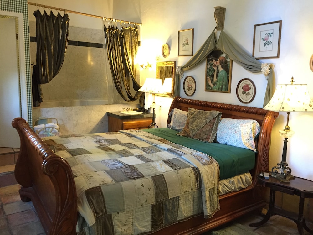 Deluxe Room, 1 King Bed, Jetted Tub, Mountainside, photo 6