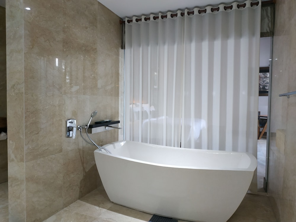 Two-Bedrooms Infinity Lap Pool Villa - Photo 12