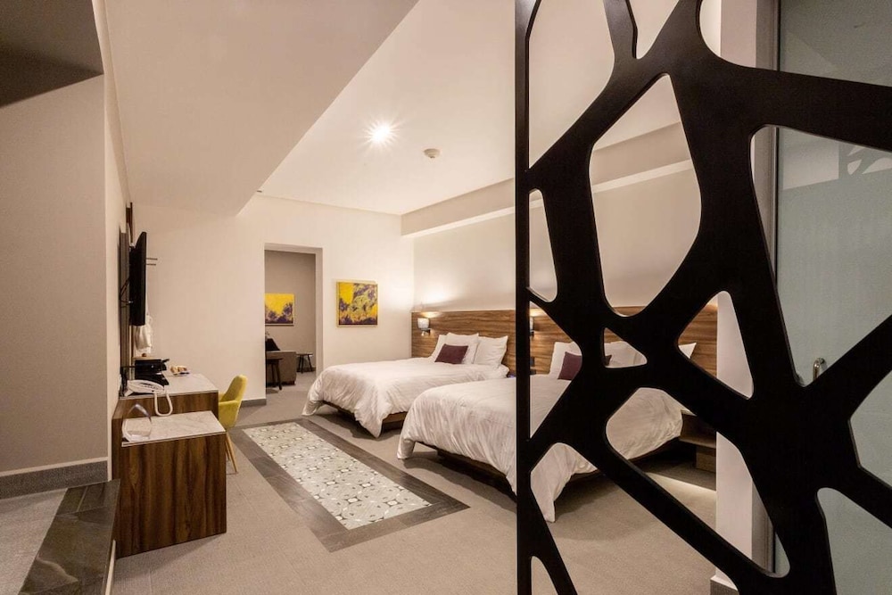 Junior Suite, 2 Double Beds photo 3