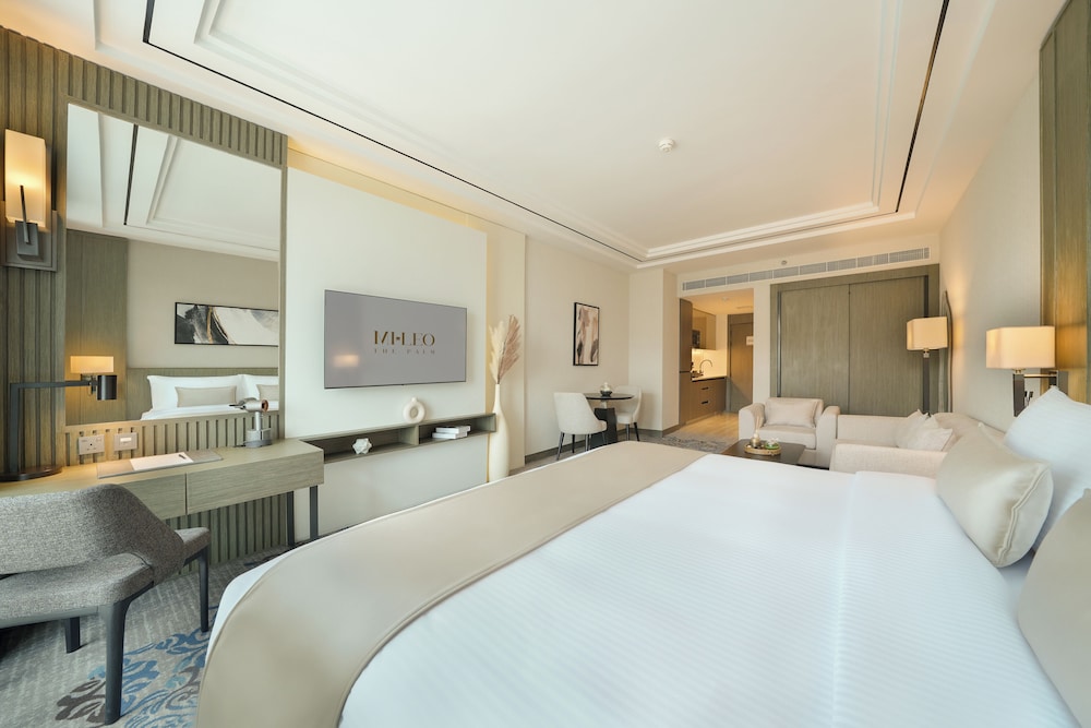 Deluxe Double Room, 1 King Bed, City View photo 3