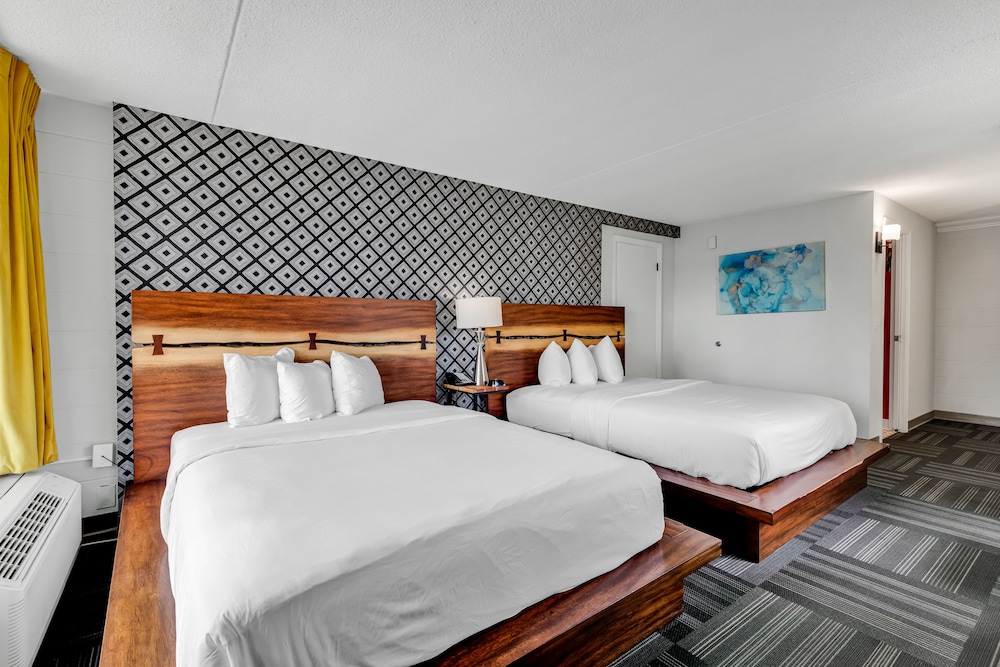 Standard Room, 2 Queen Beds, Non Smoking photo 3