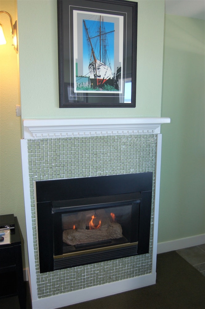 Room, 1 King Bed (Surfside) photo 2