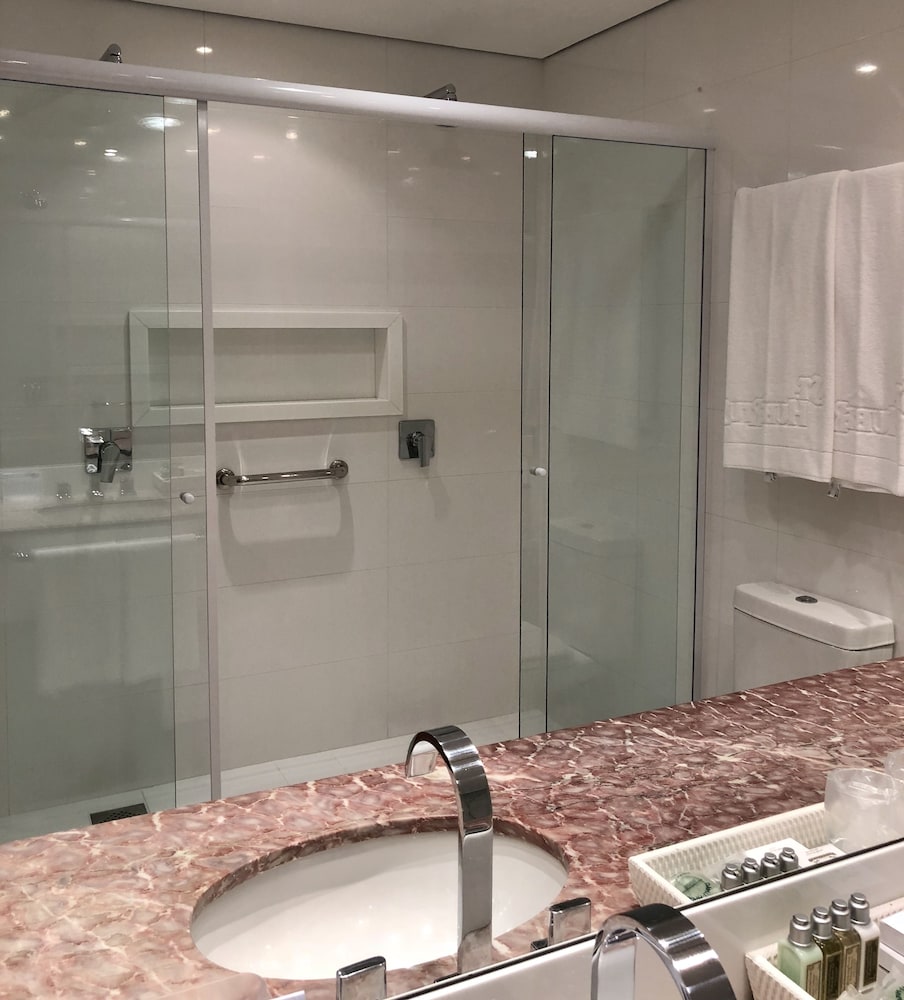 Luxury Room thumbnail 6