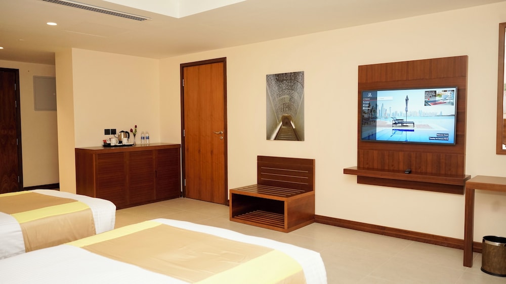 Standard Room, Multiple Beds - Photo 9
